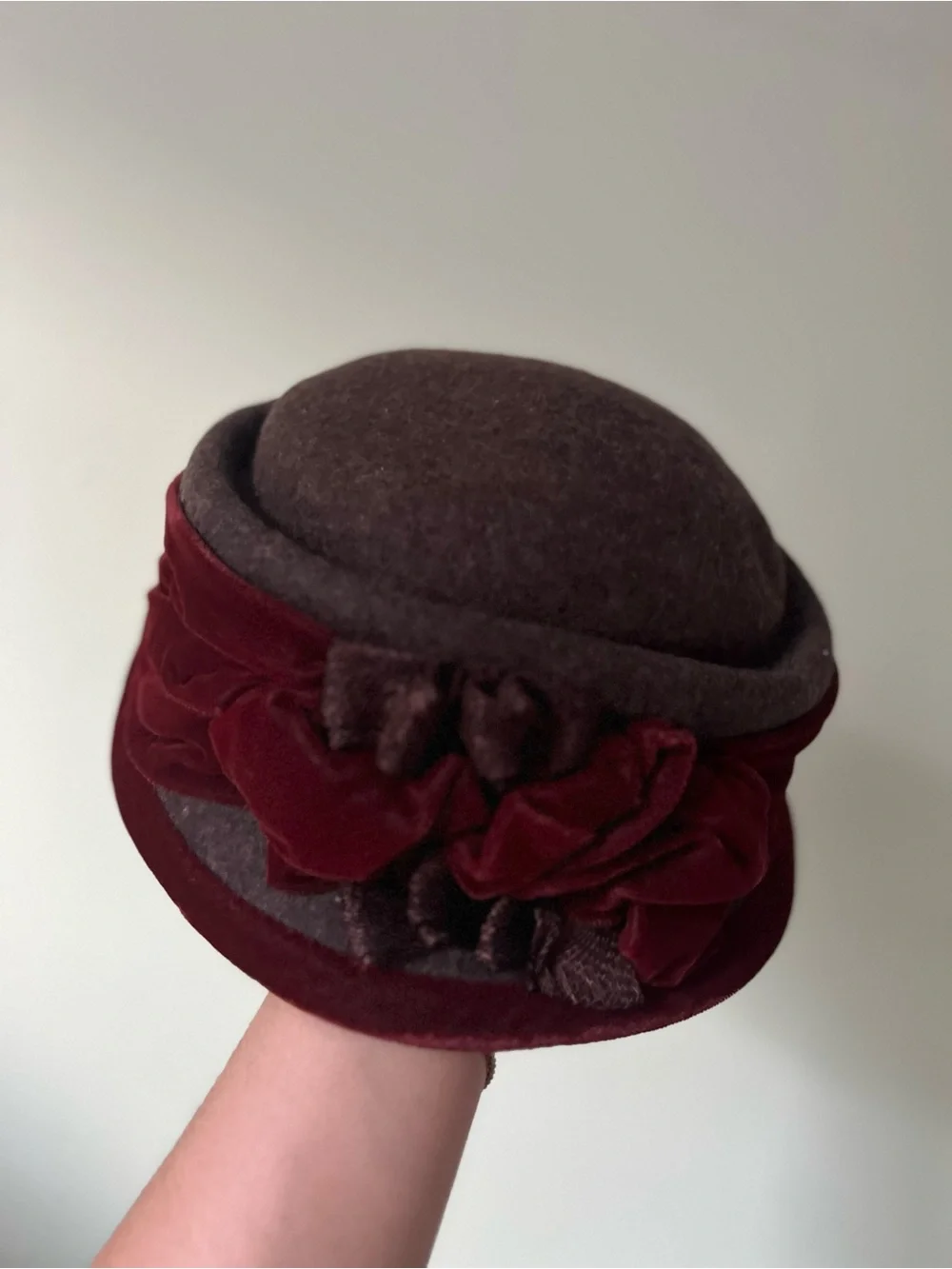 VINTAGE 1920s Style Maroon Velvet Floral Felt Cloche Bowler Bonnie Parker Hat